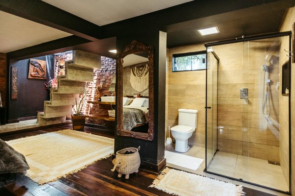 Quels sont les équipements nécessaires pour un camping en région de forêt équatoriale en hiver?